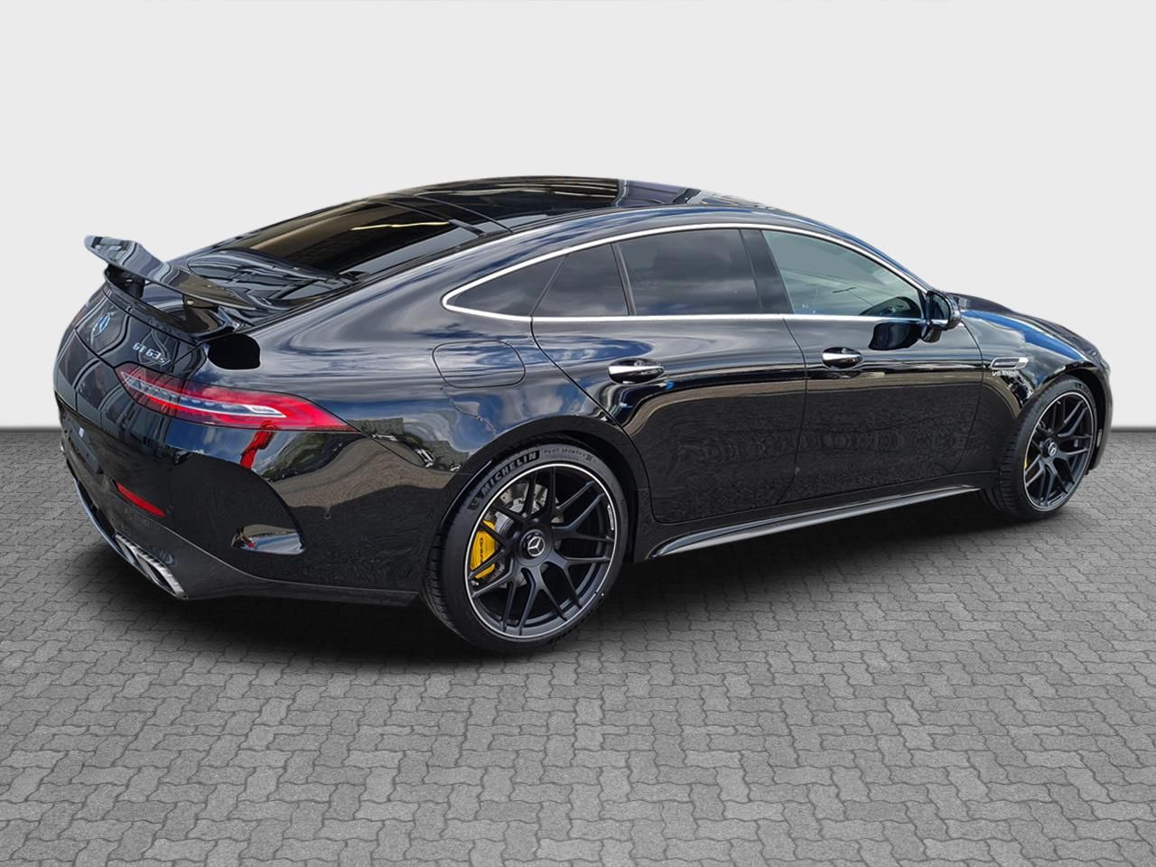 MERCEDES AMG GT 63 S 4MATIC 4-DOOR COUPÉ | skladem | české předváděcí auto | V8 biturbo 639 koní | maximální výbava | keramické brzdy | černá s hnědou kůží | VIP sleva | nákup online | AUTOiBUY.com